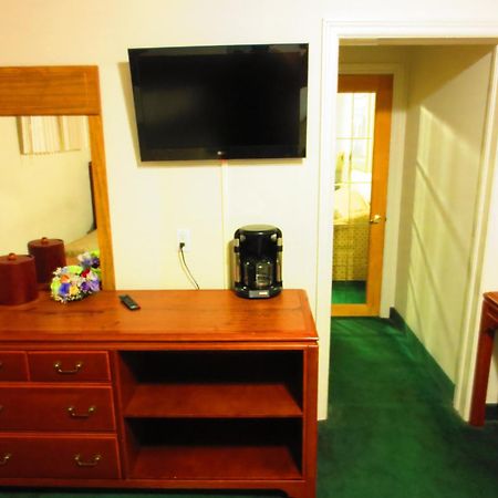 Canadiana Motel Hanover Екстер'єр фото