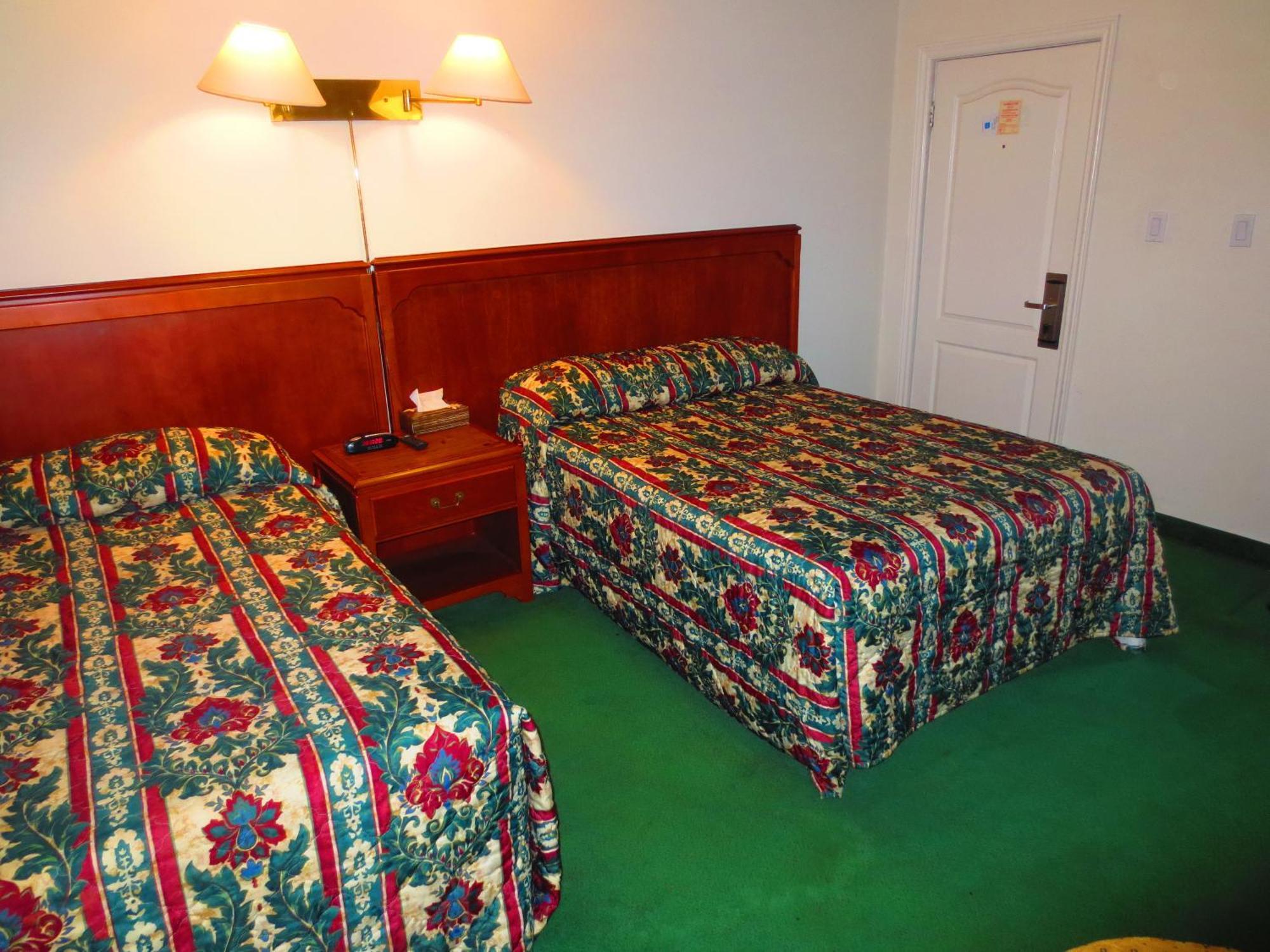 Canadiana Motel Hanover Екстер'єр фото