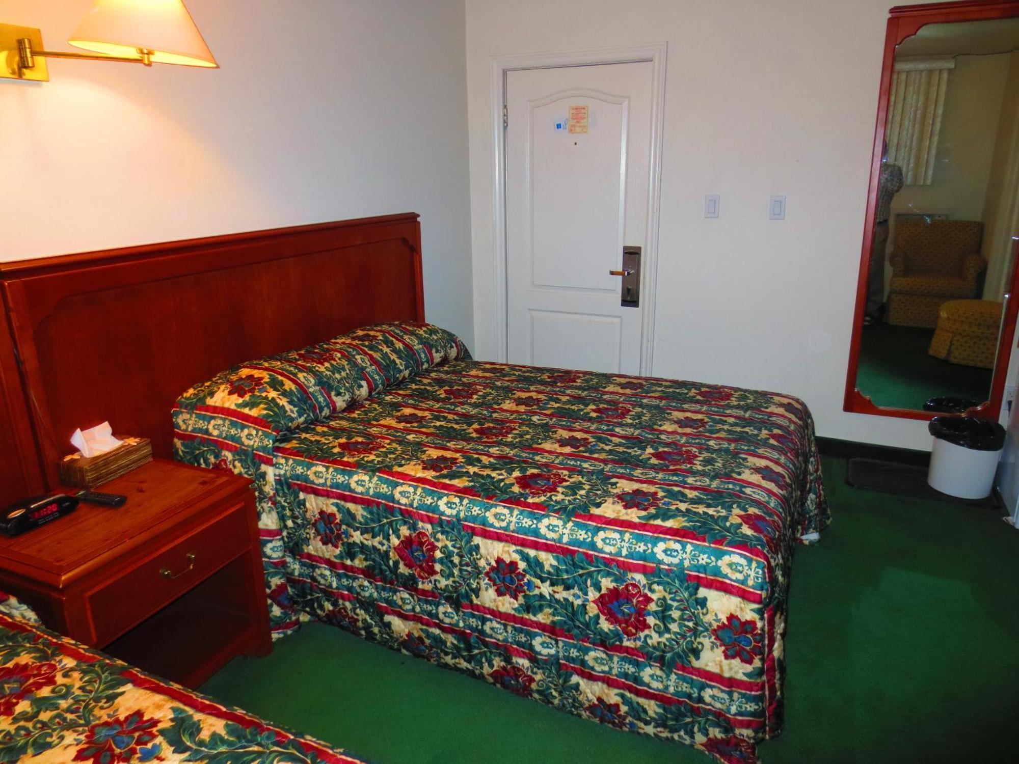 Canadiana Motel Hanover Екстер'єр фото