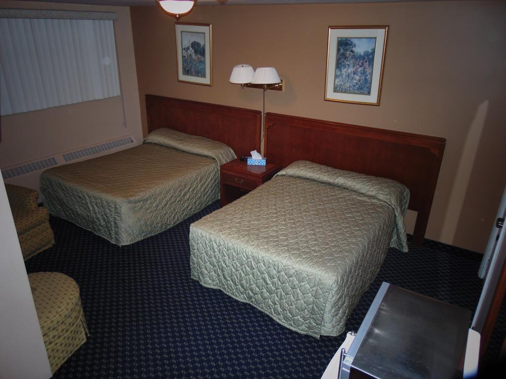 Canadiana Motel Hanover Екстер'єр фото